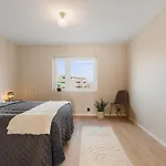 Modern 3br I Free Parking I 10min To Downtown شقة *