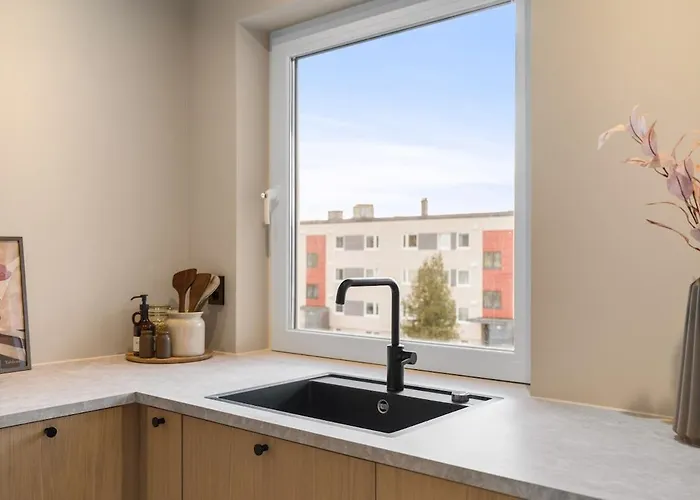 Апартаменты Modern 3br I Free Parking I 10min To Downtown *