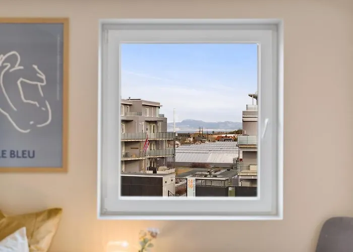 Апартаменты Modern 3br I Free Parking I 10min To Downtown *