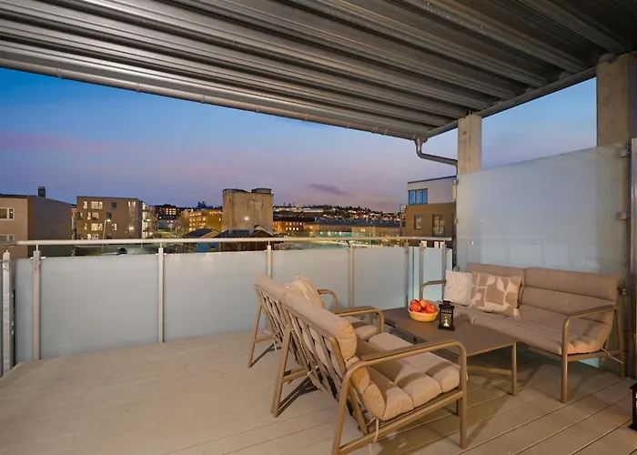 Апартаменты Modern 3br I Free Parking I 10min To Downtown *
