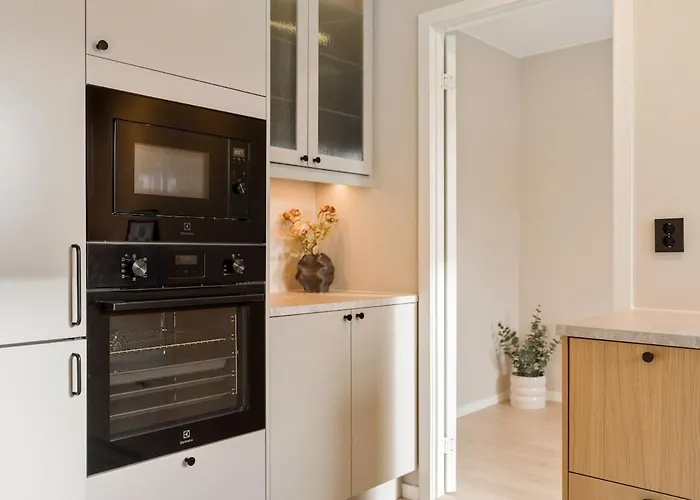 Апартаменты Modern 3br I Free Parking I 10min To Downtown *